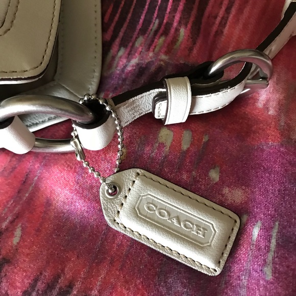 Coach Chelsea Large Signature Hobo - Picture 7 of 11